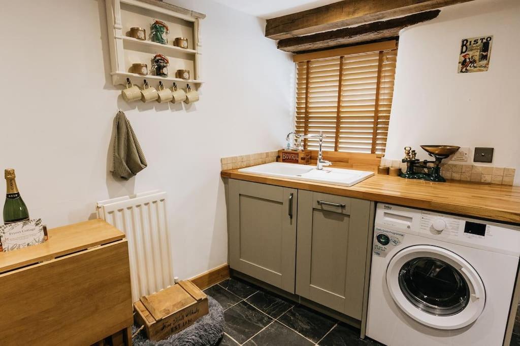 Fryers Cottage - Beautiful 2 Bedroom Town & Country Cottage On Edge Of Peak District Wirksworth エクステリア 写真